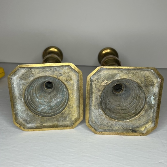 Victorian English Brass Beehive Push Up 11.5" Candlesticks (interior rods MIA) - Picture 9 of 10